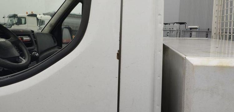IVECO 35C12 BENNE AVEC COFFRE ACIER DIESEL – 175183 KMS – ANNEE 2017 BLANC EP-130-SL