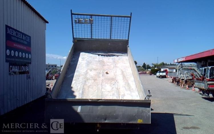IVECO 35-120 BENNE SIMPLE CABINE COFFRE ROUGE ES-132-SF