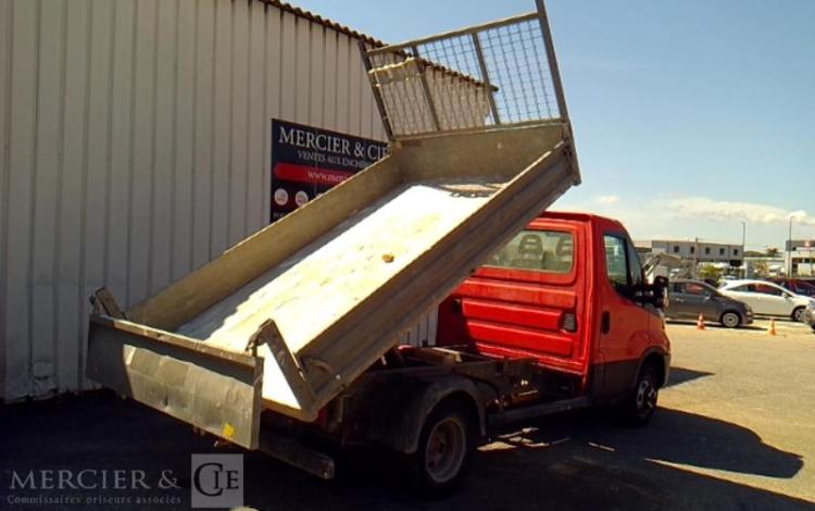 IVECO 35-120 BENNE SIMPLE CABINE COFFRE ROUGE ES-132-SF