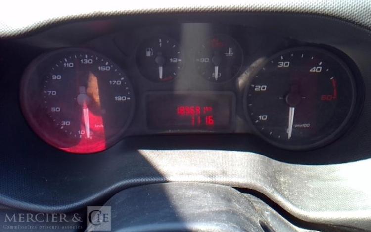 IVECO 35-120 BENNE SIMPLE CABINE COFFRE ROUGE ES-132-SF
