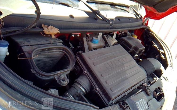 IVECO 35-120 BENNE SIMPLE CABINE COFFRE ROUGE ES-132-SF