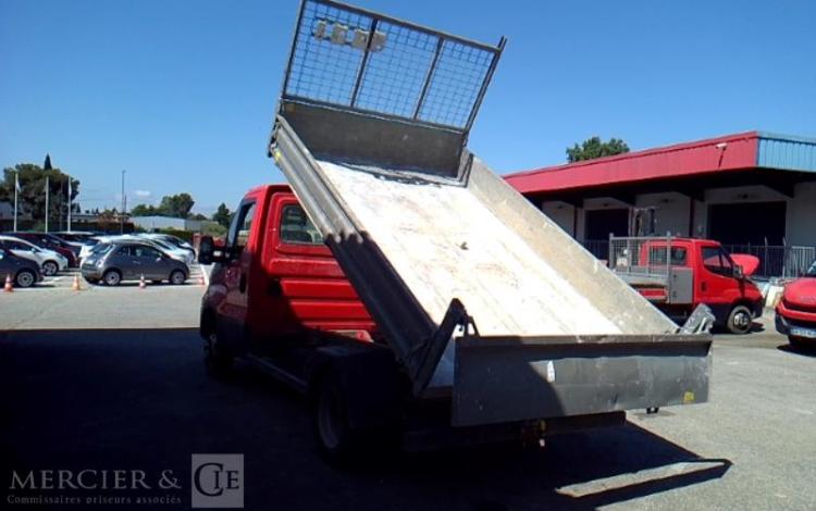 IVECO 35-120 BENNE SIMPLE CABINE COFFRE ROUGE ES-132-SF