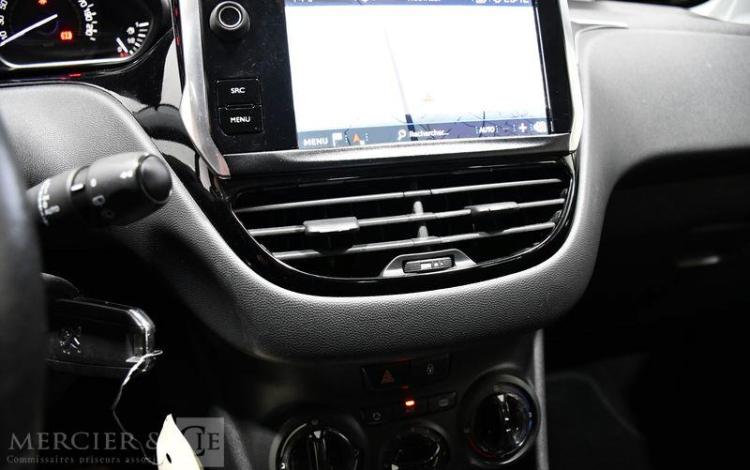 PEUGEOT 208 1,2 PURETECH BLANC EV-443-PJ
