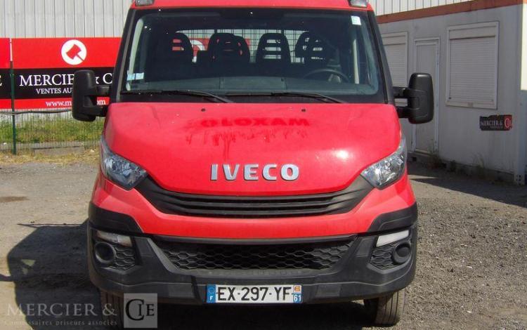 IVECO 35C120 BENNE DOUBLE CABINE – DIESEL – 72234 KMS – ANNEE 2018 ROUGE EX-297-YF