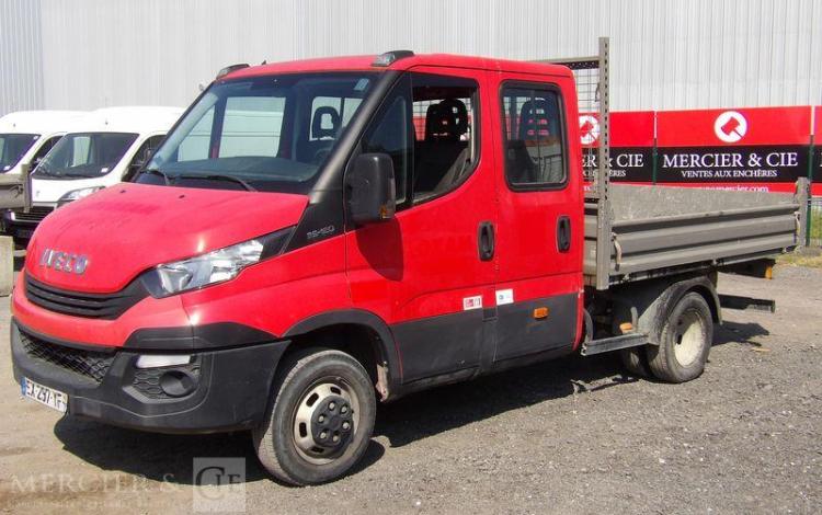 IVECO 35C120 BENNE DOUBLE CABINE – DIESEL – 72234 KMS – ANNEE 2018 ROUGE EX-297-YF