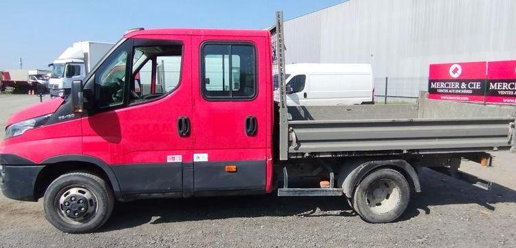 IVECO 35C120 BENNE DOUBLE CABINE – DIESEL – 72234 KMS – ANNEE 2018 ROUGE EX-297-YF