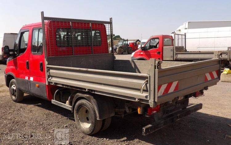 IVECO 35C120 BENNE DOUBLE CABINE – DIESEL – 72234 KMS – ANNEE 2018 ROUGE EX-297-YF