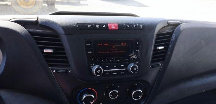 IVECO 35C120 BENNE DOUBLE CABINE – DIESEL – 72234 KMS – ANNEE 2018 ROUGE EX-297-YF
