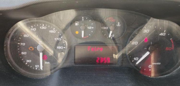IVECO 35C120 BENNE DOUBLE CABINE – DIESEL – 72234 KMS – ANNEE 2018 ROUGE EX-297-YF