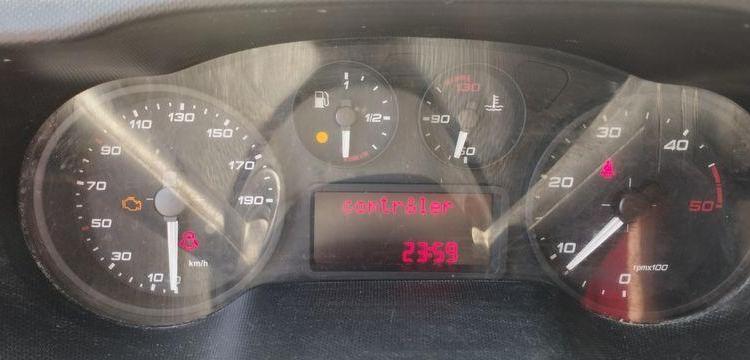 IVECO 35C120 BENNE DOUBLE CABINE – DIESEL – 72234 KMS – ANNEE 2018 ROUGE EX-297-YF