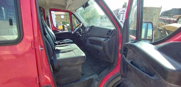 IVECO 35C120 BENNE DOUBLE CABINE – DIESEL – 72234 KMS – ANNEE 2018 ROUGE EX-297-YF