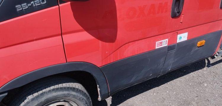 IVECO 35C120 BENNE DOUBLE CABINE – DIESEL – 72234 KMS – ANNEE 2018 ROUGE EX-297-YF