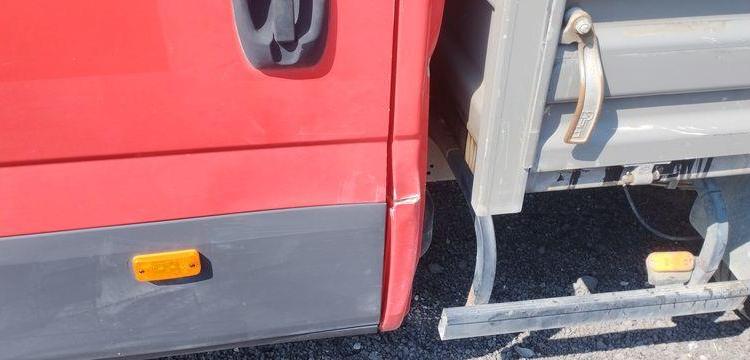 IVECO 35C120 BENNE DOUBLE CABINE – DIESEL – 72234 KMS – ANNEE 2018 ROUGE EX-297-YF