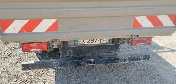 IVECO 35C120 BENNE DOUBLE CABINE – DIESEL – 72234 KMS – ANNEE 2018 ROUGE EX-297-YF