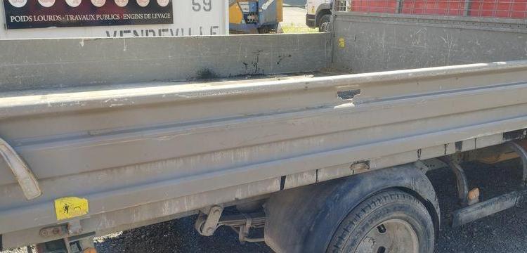 IVECO 35C120 BENNE DOUBLE CABINE – DIESEL – 72234 KMS – ANNEE 2018 ROUGE EX-297-YF