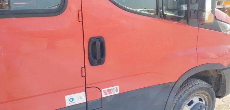 IVECO 35C120 BENNE DOUBLE CABINE – DIESEL – 72234 KMS – ANNEE 2018 ROUGE EX-297-YF