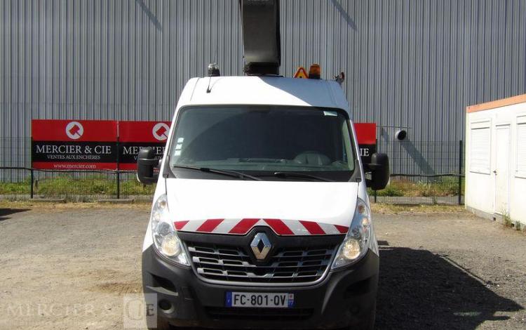 RENAULT MASTER AVEC NACELLE KLUBB K26 12A14M – DIESEL – 1662 HEURES – 111541 KMS BLANC FC-801-QV