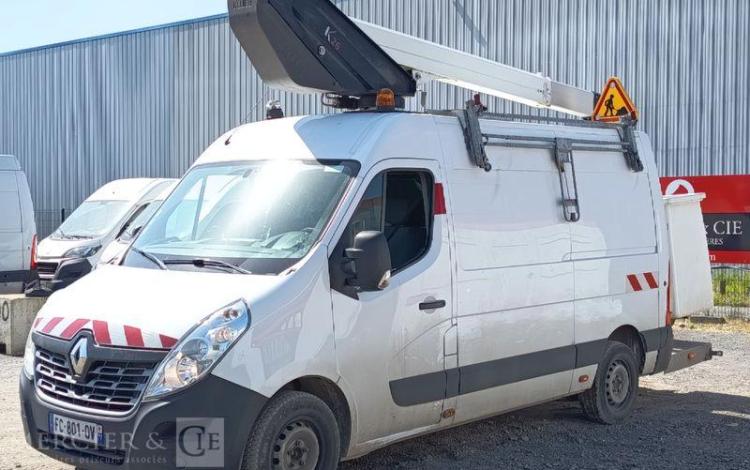 RENAULT MASTER AVEC NACELLE KLUBB K26 12A14M – DIESEL – 1662 HEURES – 111541 KMS BLANC FC-801-QV