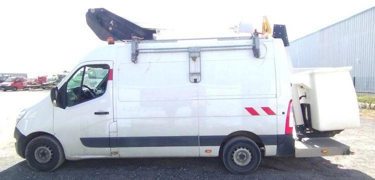 RENAULT MASTER AVEC NACELLE KLUBB K26 12A14M – DIESEL – 1662 HEURES – 111541 KMS BLANC FC-801-QV