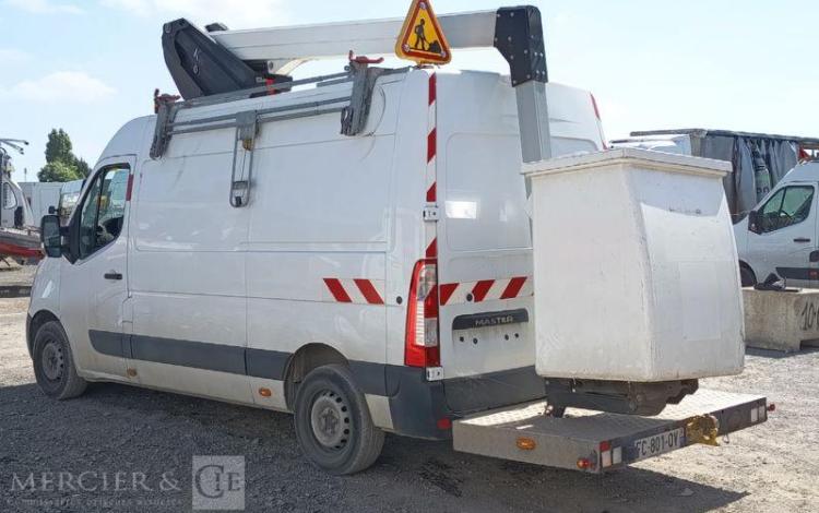 RENAULT MASTER AVEC NACELLE KLUBB K26 12A14M – DIESEL – 1662 HEURES – 111541 KMS BLANC FC-801-QV
