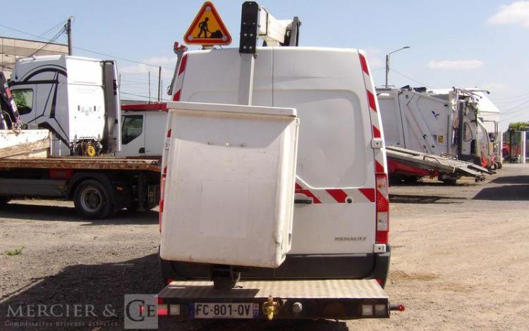 RENAULT MASTER AVEC NACELLE KLUBB K26 12A14M – DIESEL – 1662 HEURES – 111541 KMS BLANC FC-801-QV