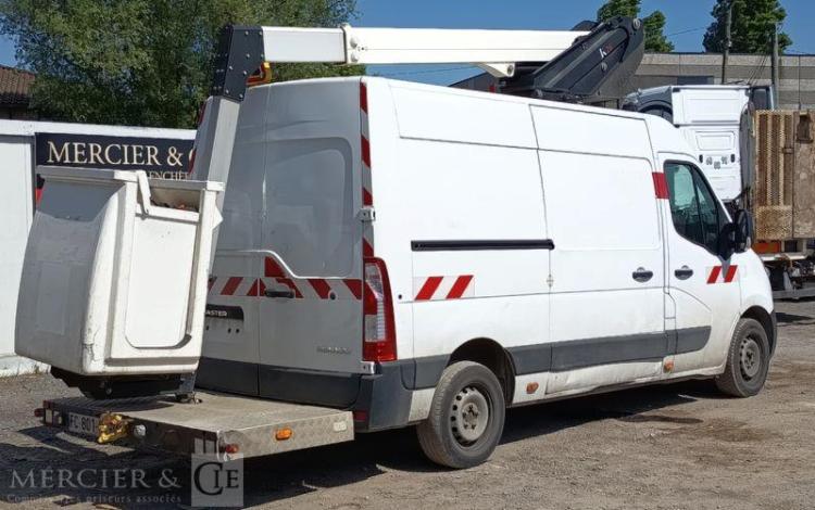 RENAULT MASTER AVEC NACELLE KLUBB K26 12A14M – DIESEL – 1662 HEURES – 111541 KMS BLANC FC-801-QV
