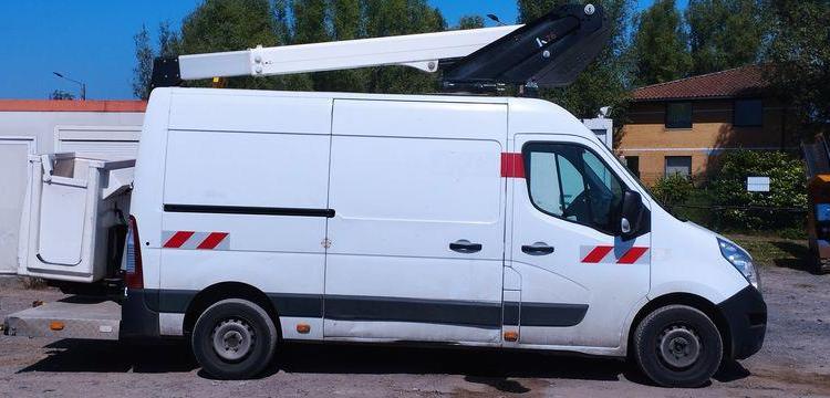 RENAULT MASTER AVEC NACELLE KLUBB K26 12A14M – DIESEL – 1662 HEURES – 111541 KMS BLANC FC-801-QV