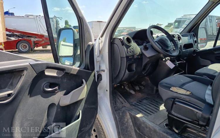 RENAULT MASTER AVEC NACELLE KLUBB K26 12A14M – DIESEL – 1662 HEURES – 111541 KMS BLANC FC-801-QV
