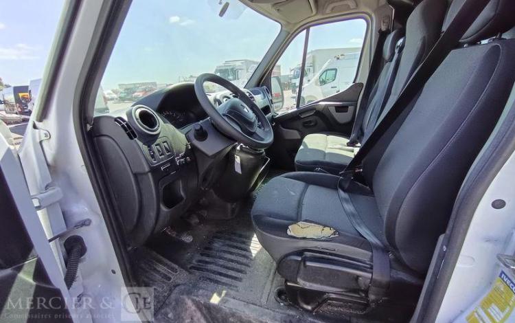 RENAULT MASTER AVEC NACELLE KLUBB K26 12A14M – DIESEL – 1662 HEURES – 111541 KMS BLANC FC-801-QV