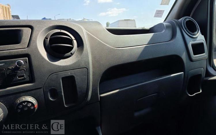 RENAULT MASTER AVEC NACELLE KLUBB K26 12A14M – DIESEL – 1662 HEURES – 111541 KMS BLANC FC-801-QV