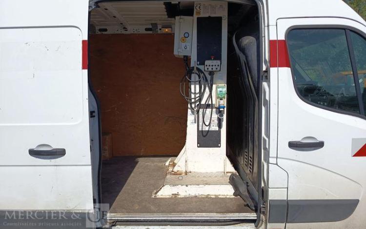 RENAULT MASTER AVEC NACELLE KLUBB K26 12A14M – DIESEL – 1662 HEURES – 111541 KMS BLANC FC-801-QV