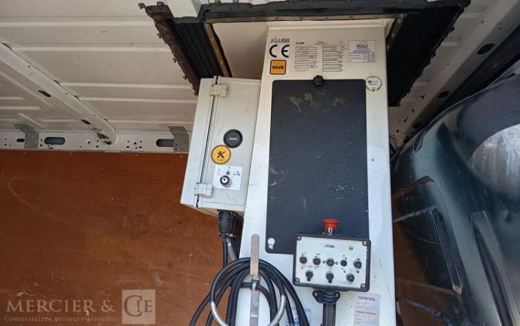 RENAULT MASTER AVEC NACELLE KLUBB K26 12A14M – DIESEL – 1662 HEURES – 111541 KMS BLANC FC-801-QV