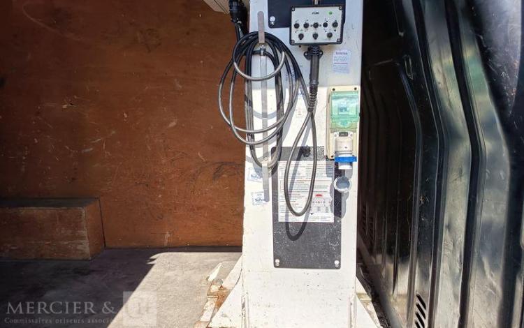 RENAULT MASTER AVEC NACELLE KLUBB K26 12A14M – DIESEL – 1662 HEURES – 111541 KMS BLANC FC-801-QV