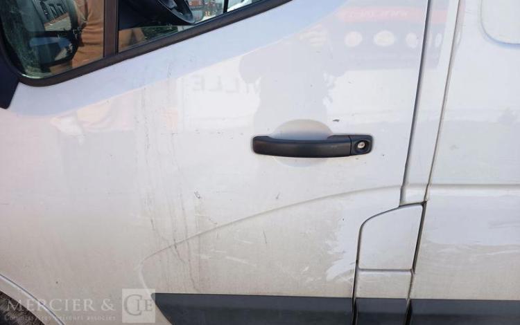 RENAULT MASTER AVEC NACELLE KLUBB K26 12A14M – DIESEL – 1662 HEURES – 111541 KMS BLANC FC-801-QV