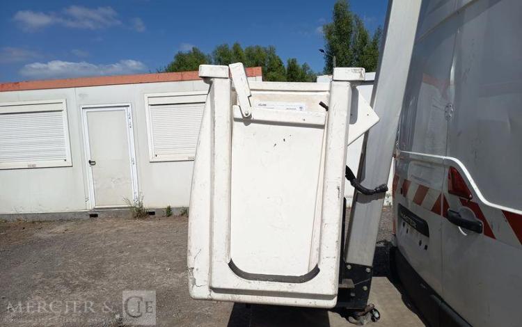 RENAULT MASTER AVEC NACELLE KLUBB K26 12A14M – DIESEL – 1662 HEURES – 111541 KMS BLANC FC-801-QV
