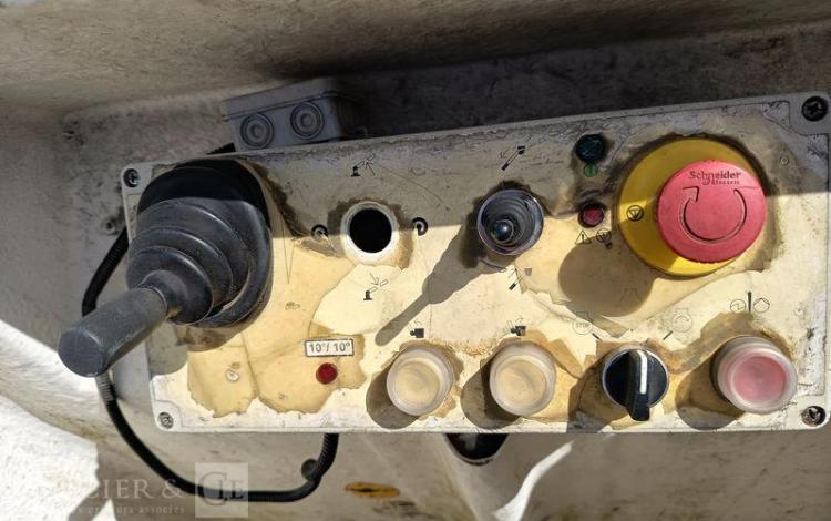 RENAULT MASTER AVEC NACELLE KLUBB K26 12A14M – DIESEL – 1662 HEURES – 111541 KMS BLANC FC-801-QV
