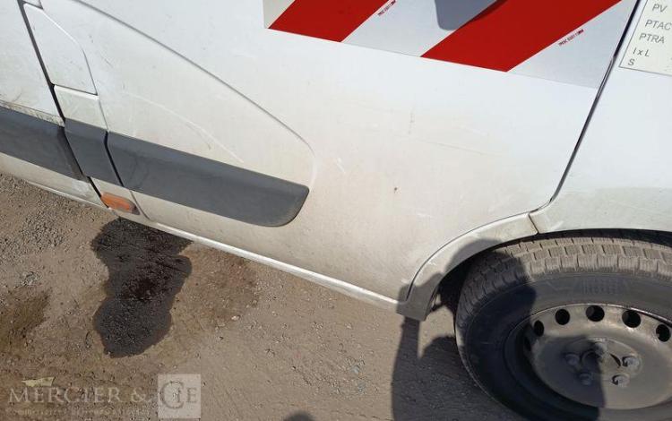RENAULT MASTER AVEC NACELLE KLUBB K26 12A14M – DIESEL – 1662 HEURES – 111541 KMS BLANC FC-801-QV