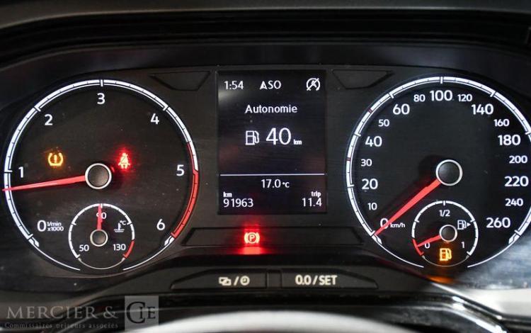 VOLKSWAGEN POLO BLANC FD-199-HY