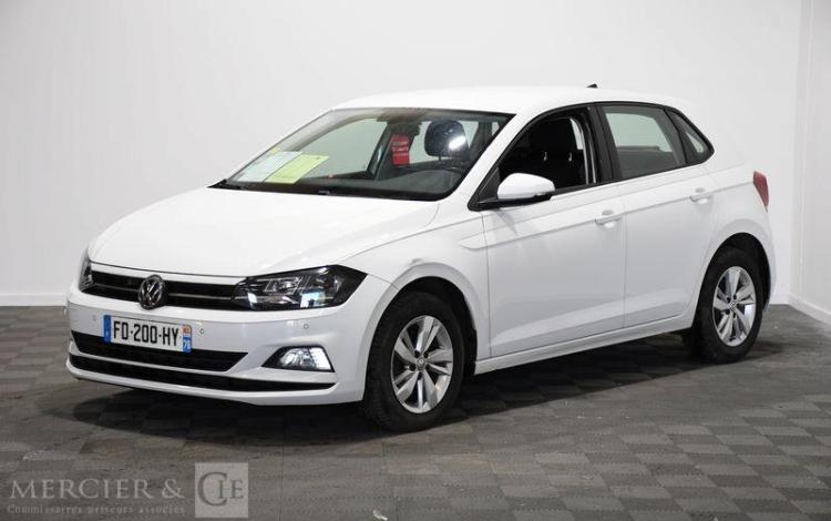 VOLKSWAGEN POLO BLANC FD-200-HY