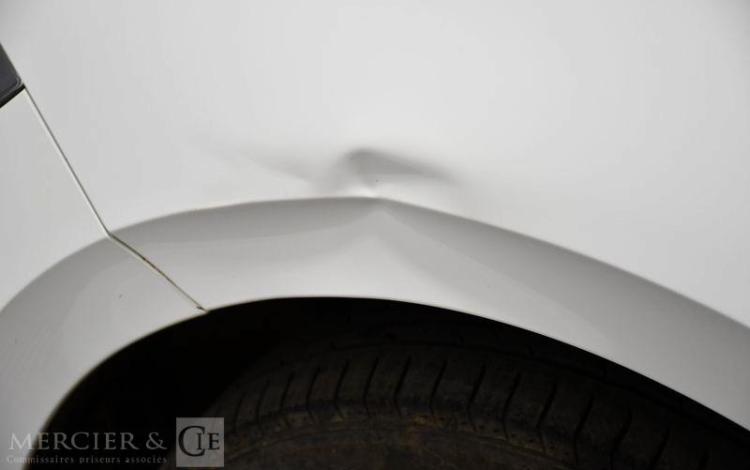 VOLKSWAGEN POLO BLANC FD-200-HY