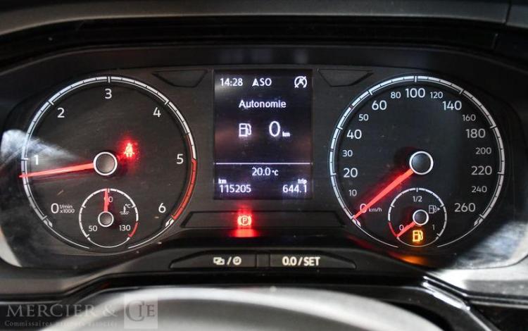 VOLKSWAGEN POLO BLANC FD-200-HY