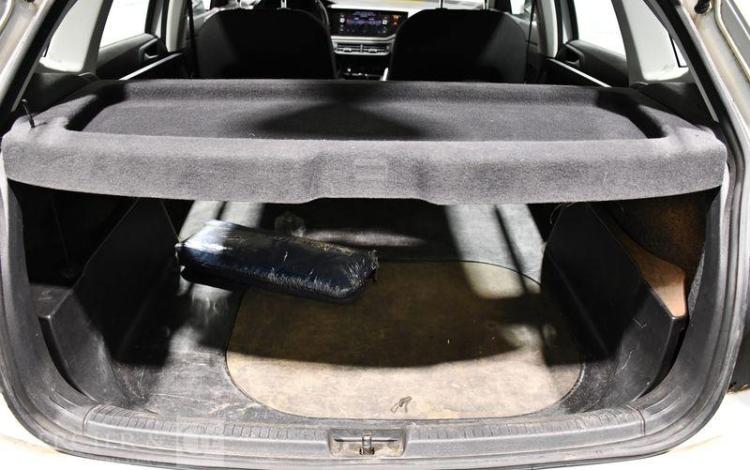 VOLKSWAGEN POLO BLANC FE-425-DA