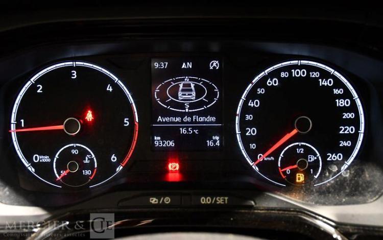 VOLKSWAGEN POLO BLANC FE-425-DA