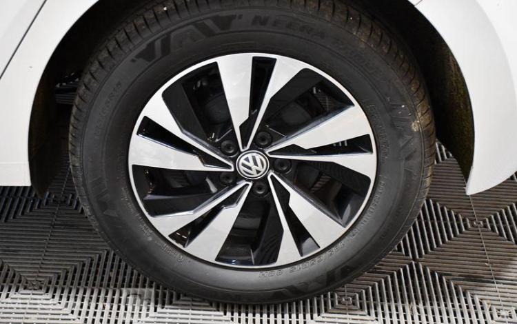VOLKSWAGEN POLO BLANC FG-442-ND
