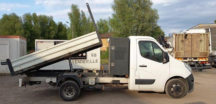 RENAULT MASTER 3 2,3D 16V ENERGY 130 CV BENNE AVEC COFFRE ACIER DIESEL – 107585 KMS BLANC FH-777-CB