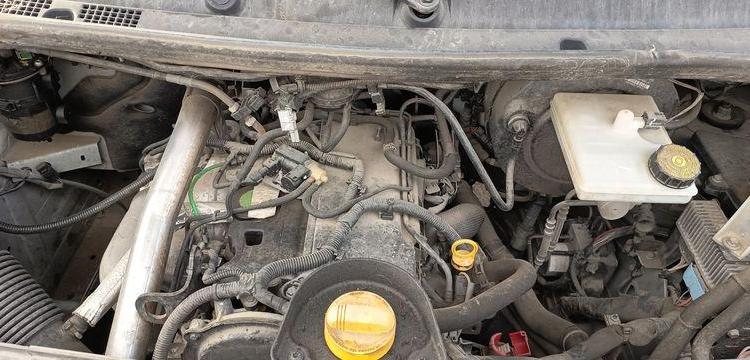 RENAULT MASTER 3 2,3D 16V ENERGY 130 CV BENNE AVEC COFFRE ACIER DIESEL – 107585 KMS BLANC FH-777-CB
