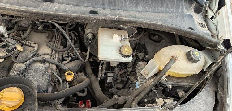 RENAULT MASTER 3 2,3D 16V ENERGY 130 CV BENNE AVEC COFFRE ACIER DIESEL – 107585 KMS BLANC FH-777-CB