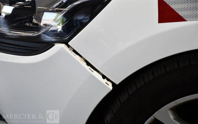 RENAULT CLIO IV 1.5 DCI 75 BUSINESS
 BLANC FJ-843-GH