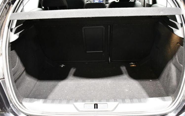 PEUGEOT 308 1,5 BLUE HDI 130 ALLURE S&S NOIR FJ-946-ND