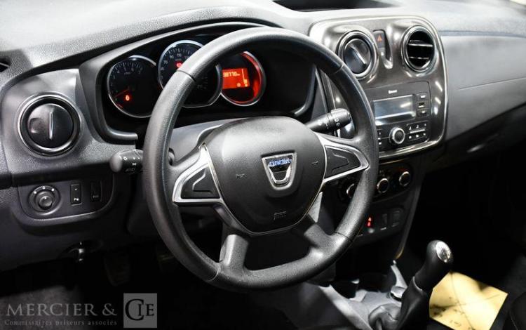 DACIA SANDERO BLEU FL-725-EH